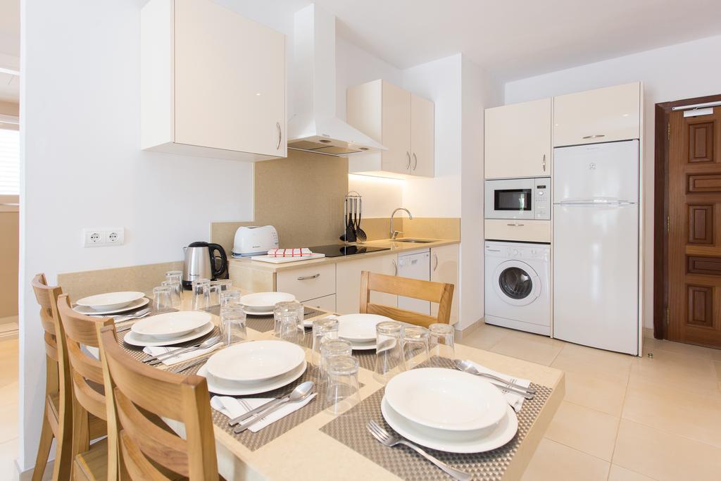 Apartamentos Sofia Es Cana Eksteriør bilde